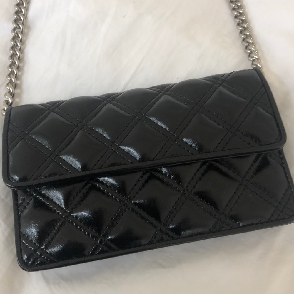 Quilted crossbody bag with chain